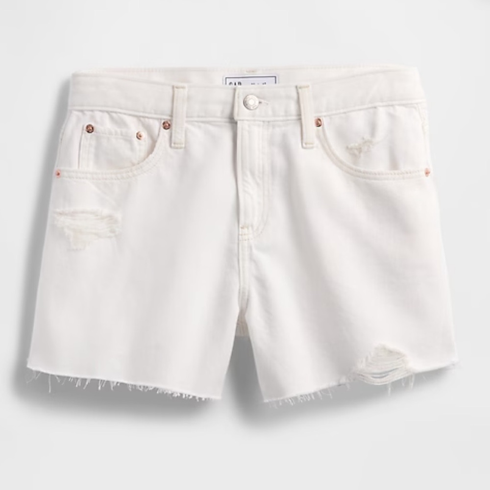 BNWT Size 31 Gap 4” mid rise Ultrasoft Relaxed Cutoff Shorts